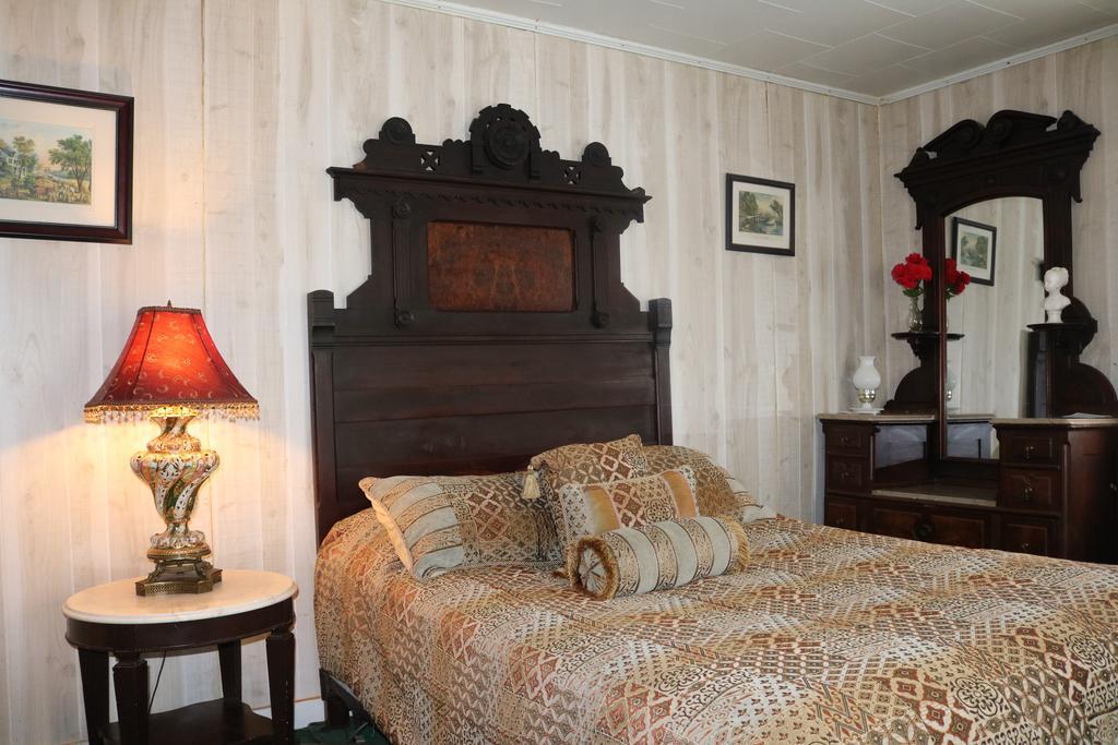 Colonial Inn Pine Hill Exteriör bild